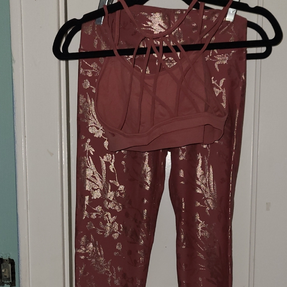Fabletics Rose and Metallic Leggings Set - Picture 4 of 4